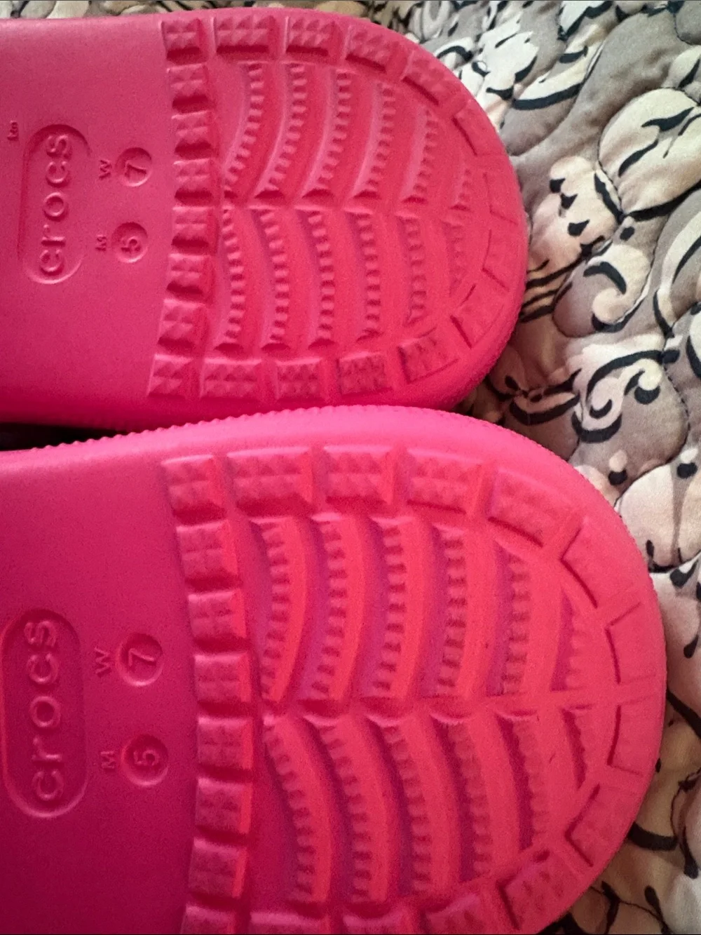 Size 7, women’s five men, hot pink CROCS classic crush clogs platform